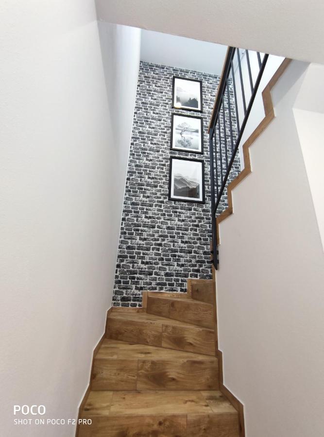 Pod Lipami Apartment